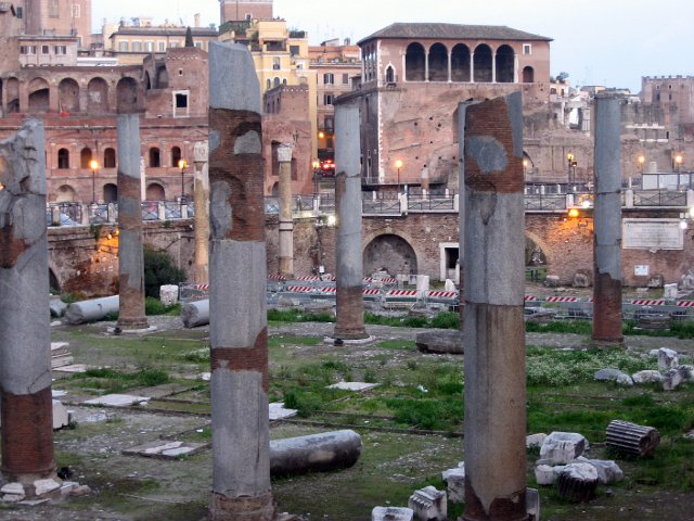Trajan's Column - Via dei Fori Imperiali-04.JPG